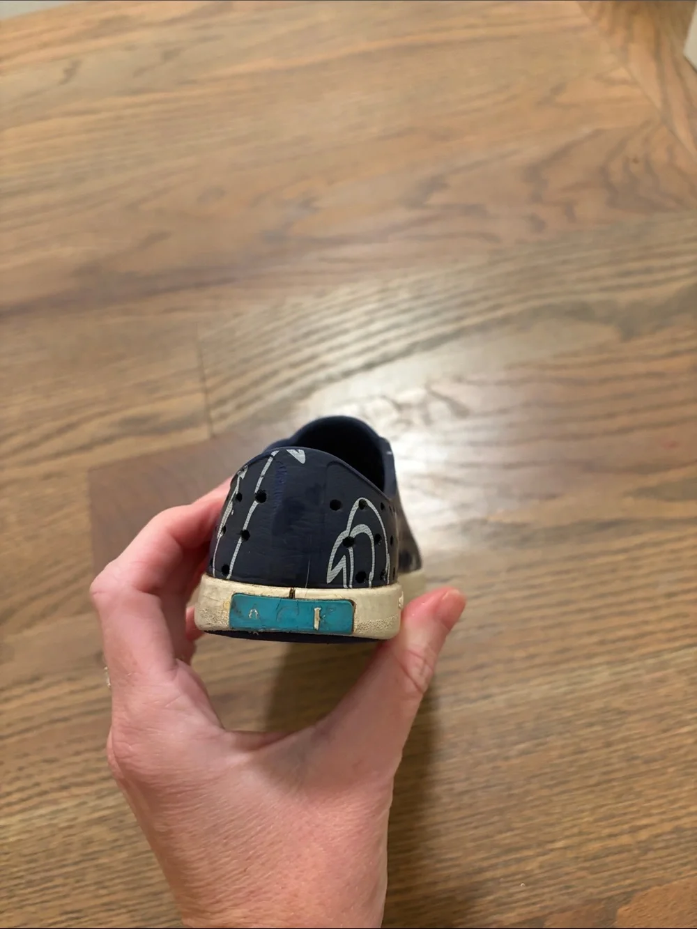 Native whale shoes toddler size 8 play condition